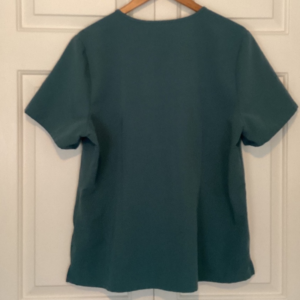 Figs scrub top - Picture 2 of 3